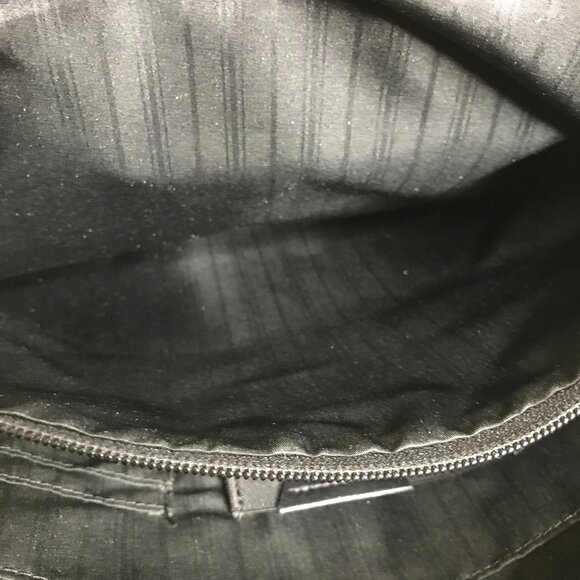 TUMI Black Leather 15" x 11" Soft Side Briefcase - Picture 13 of 16